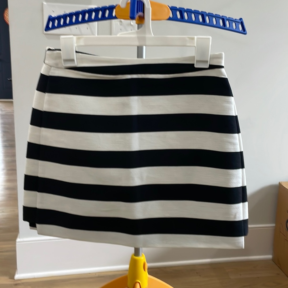 Topshop black and cream stripped skirt, size US 6
